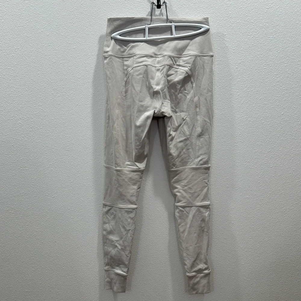 ALO Yoga Cream Avenue high waist Leggings in Bone size small GUC
